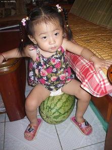 刷牙吃瓜图片,刷牙吃瓜两不误