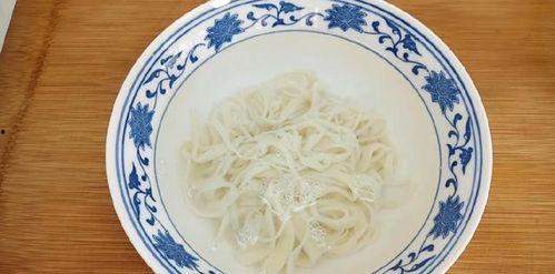 擀面吃瓜,夏日里的悠闲时光