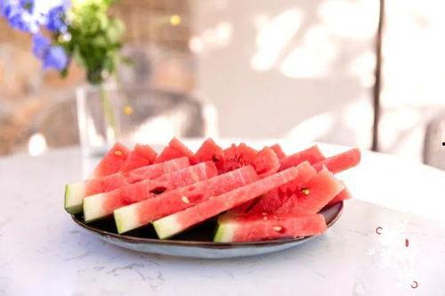 丽江小伙吃瓜,一场味蕾与夏天的邂逅